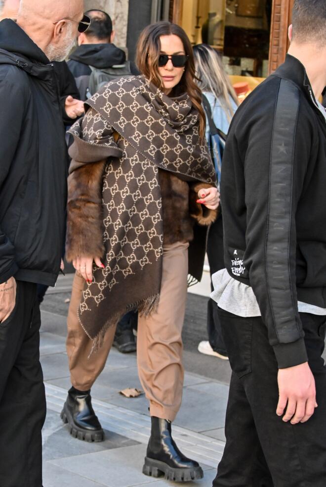 Βανδή: Η street style εμφάσινη με gucci φουλάρι