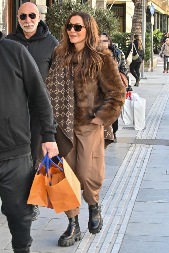 Δέσποινα Βανδή: Η street style εμφάσινη με gucci φουλάρι