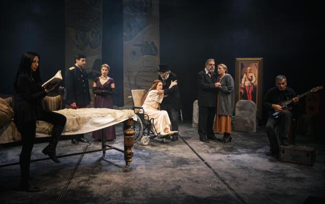 Ο θίασος της παράστασης Επικίνδυνος οίκτος