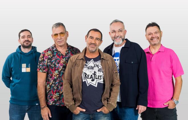 Ο Αντώνης Κανάκης με την παρέα του Ράδιο Αρβύλα