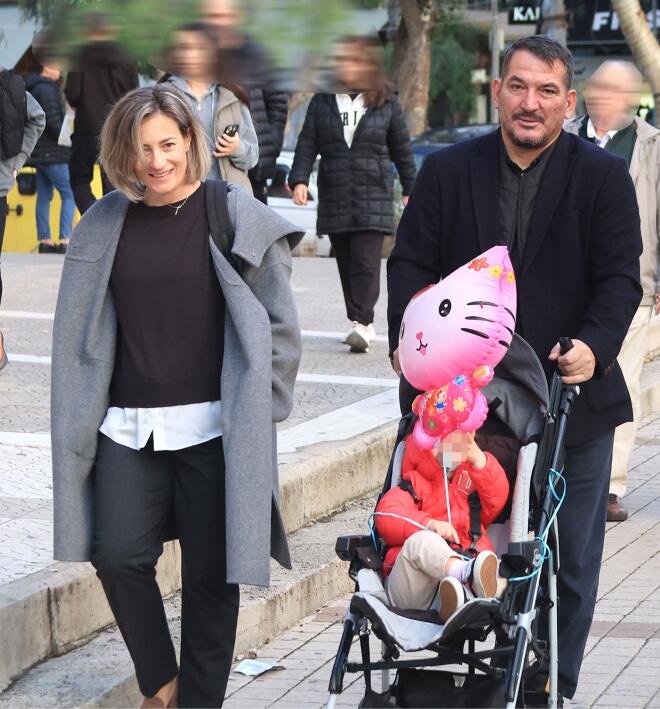 Αφροδίτη Σκαφίδα & Πύρρος Δήμας με την κόρη τους, Ελευθερία NDP ΝΙΚΟΣ ΖΟΤΟΣ