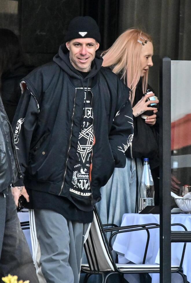 Τάμτα - Πάρις Κασιδόκωστας: Με ταιριαστά outfits στο κέντρο της Αθήνας / NDP Photo Agency