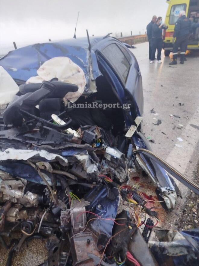  Και ο οδηγός του λεωφορείου μεταφέρθηκε στο νοσοκομείο της Λαμίας, ωστόσο φέρει ευτυχώς ελαφρά τραύματα.