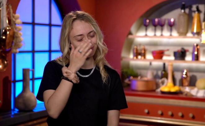 MasterChef 2026: Η Φωτεινούλα δεν μπορούσε να συγκρατήσει τα δάκρυά της φεύγοντας...