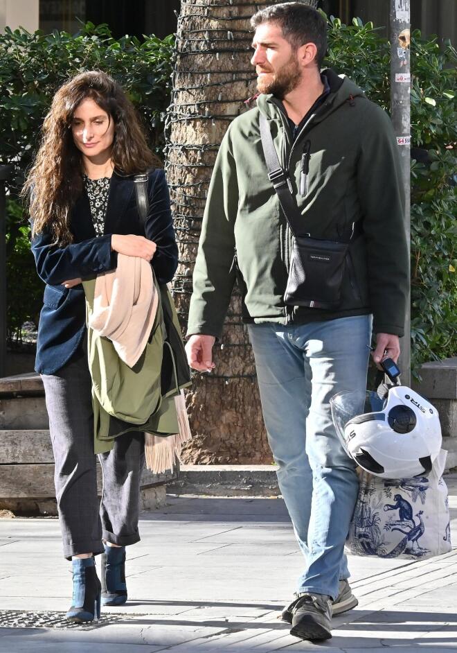 Μαρίνα Καλογήρου: Βόλτα με το νέο της σύντροφο στο κέντρο της Αθήνας