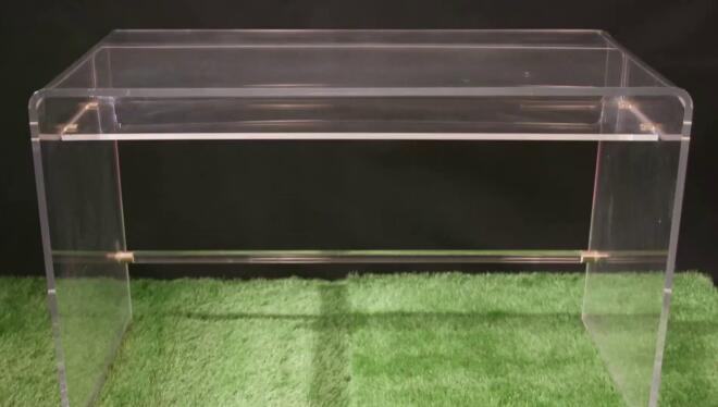 Cash or Trash: Πούλησε το... αόρατο γραφείο του ο Κωνσταντίνος Ντάφλος;