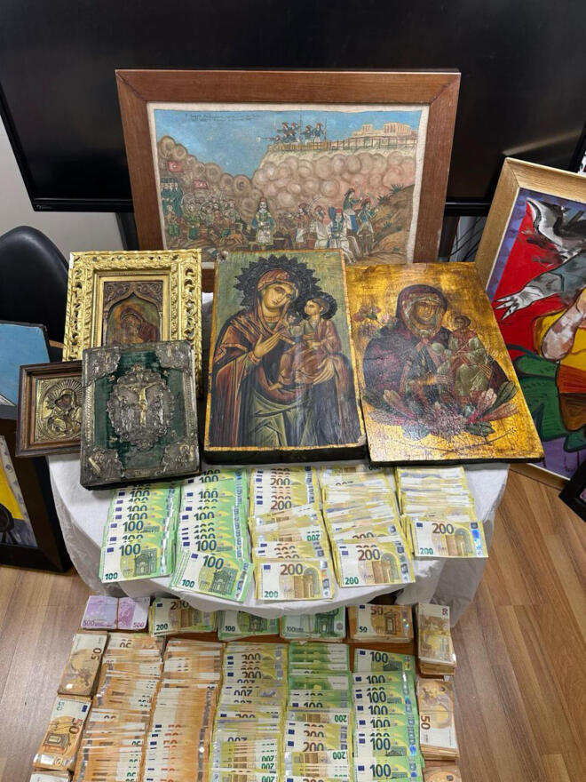 Εικόνες, πίνακες και αμφορείς κατασχέθηκαν