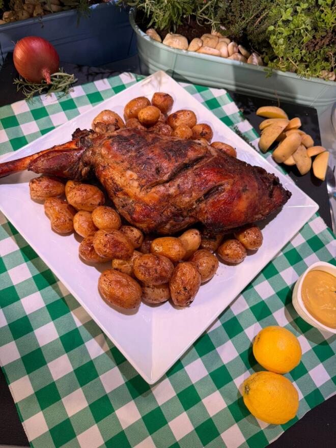 Αρνί μπούτι με μελωμένες πατάτες/ μαγειρική Breakfast@Star