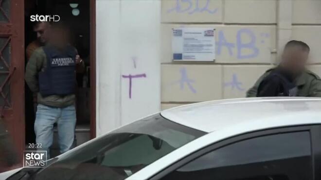 Καρδίτσα: Ψυχροί και αμετανόητοι εμφανίστηκαν στον Εισαγγελέα οι κατηγορούμενοι για τη δολοφονία του τραγουδιστή 