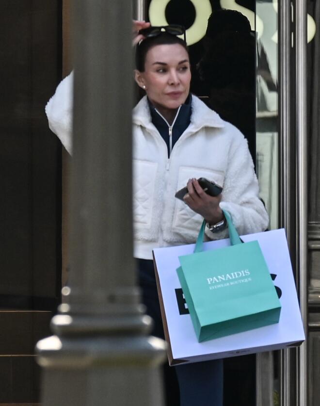 Τατιάνα Στεφανίδου: Για shopping στην Κηφισιά με casual εμφάνιση