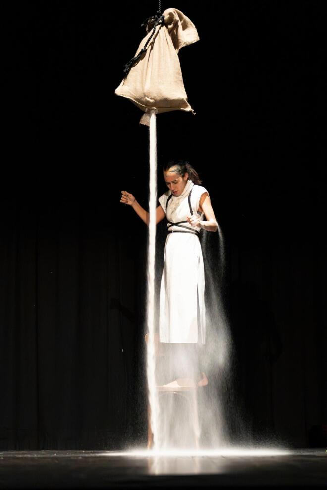 «Ισμήνη»: Τελευταίες παραστάσεις στο θέατρο Αrroyo