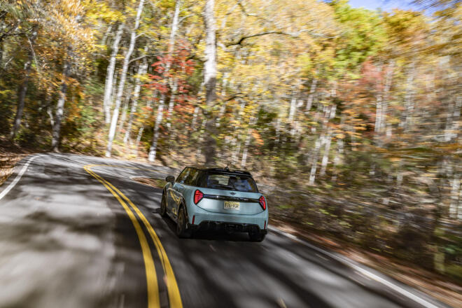 MINI John Cooper Works: Δοκιμή σε 318 στροφές   