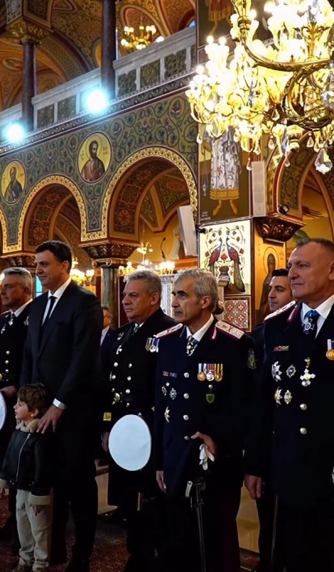 Κικίλιας - Μπαλατσινού: Με τον γιο τους στην παρέλαση της 25ης Μαρτίου