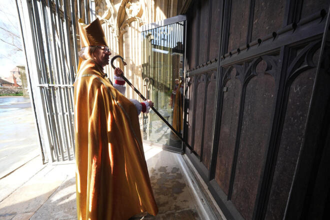 Το τελετουργικό της εισόδου νέου Αρχιεπισκόπου στην Εκκλησία τήρησε η Σάρα Μάλαλι