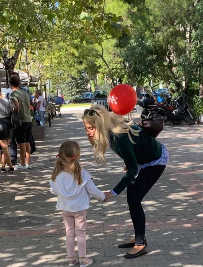 Ελένη Μενεγάκη: Οι σπάνιες φωτογραφίες με την κόρη της, Μαρίνα και τον Μάκη