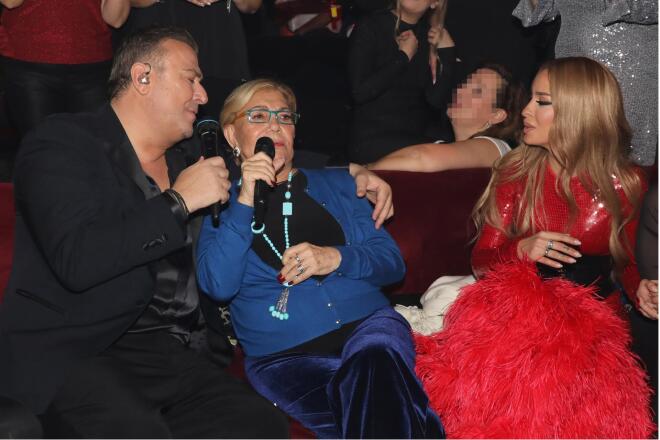 Η Μαρινέλλα με τον Αντώνη Ρέμο και την Ελένη Φουρέιρα τον Ιανουάριο του 2024/ φωτογραφία από ndp