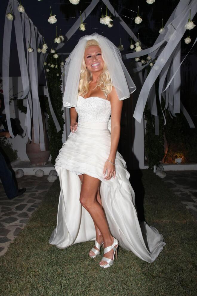 Το νυφικό στον γάμο της με τον Γιώργο Λιάγκα