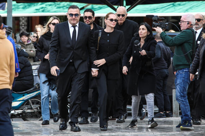 Κηδεία Μαρινέλλας: Συγκινημένοι οι καλλιτέχνες που πήγαν στο στερνό «αντίο