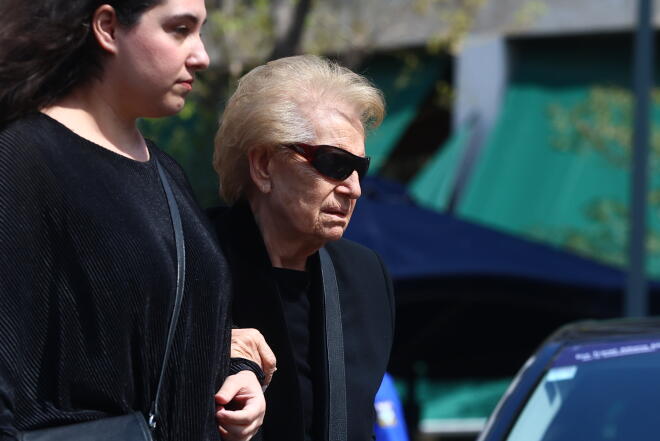 H αδελφή της Μαρινέλλας στο τελευταίο αντίο της σπουδαίας ερμηνεύτριας/ ΙΝΤΙΜΕ ΠΕΡΙΣΤΕΡΗΣ ΔΗΜΗΤΡΗΣ