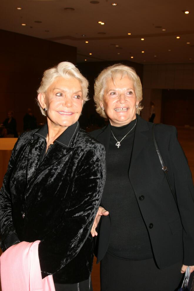 Η Μαρινέλλα με την αδερφή της, Λούλα Γρηγοριάδη, το 2007/ NDP