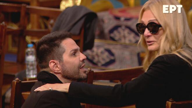 Απαρηγόρητη η Νατάσα Θεοδωρίδου στην κηδεία της Μαρινέλλας