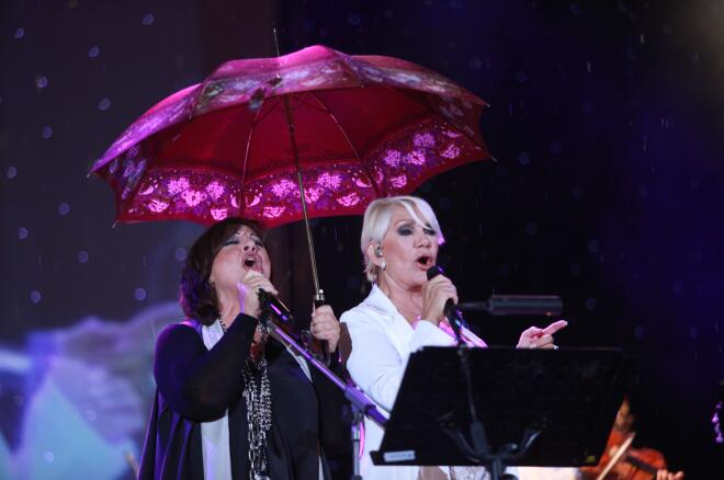 Χάρις Αλεξίου- Μαρινέλλα στη συναυλία για τον Στέλιο Καζαντζίδη, Καλλιμάρμαρο Στάδιο, 2009/ NDP