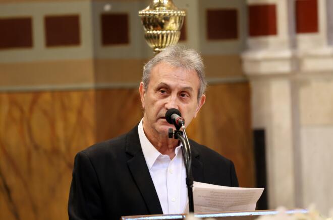 Ο Γιώργος Νταλάρας εκφώνησε επικήδειο στην εξόδιο ακολουθία της Μαρινέλλας/ NDP