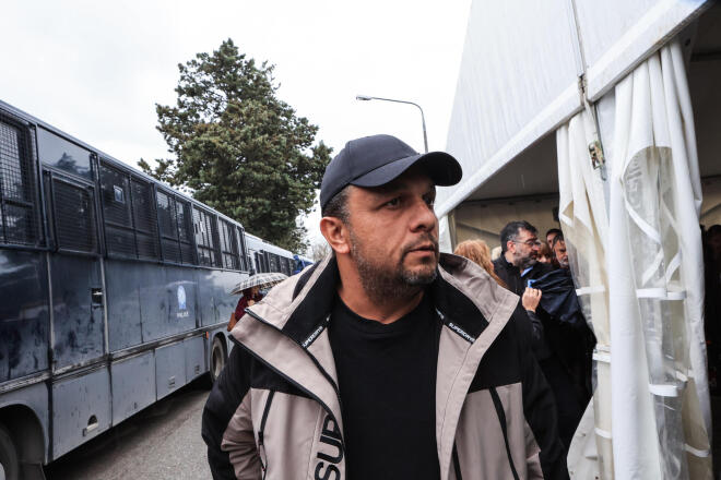 Ο Πάνος Ρούτσι πριν μπει στην αίθουσα - Eurokinissi