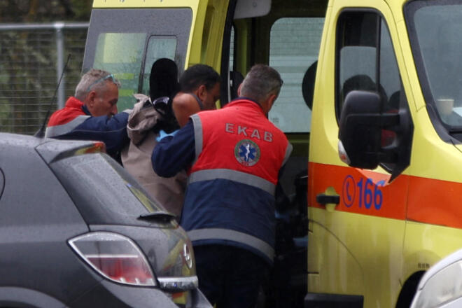 O Πάνος Ρούτσι μεταφέρεται με ασθενοφόρο στο νοσοκομείο - Intimenews