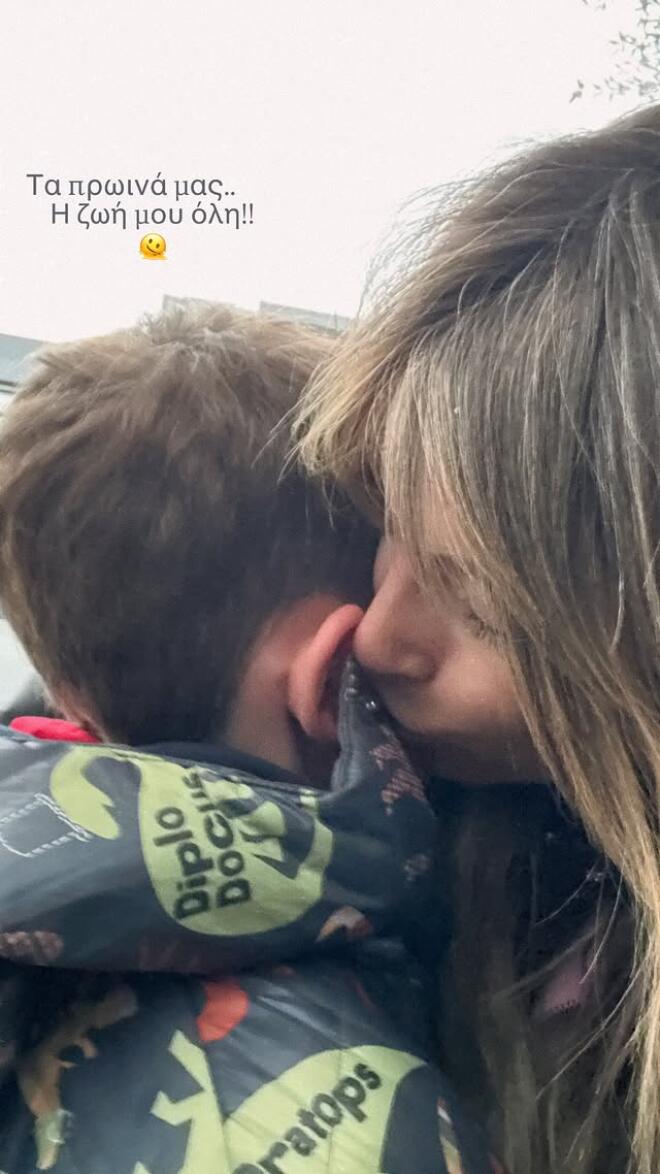 Αθηνά Οικονομάκου: Αγκαλιά με τον γιο της, Μάξιμο - «Η ζωή μου όλη»