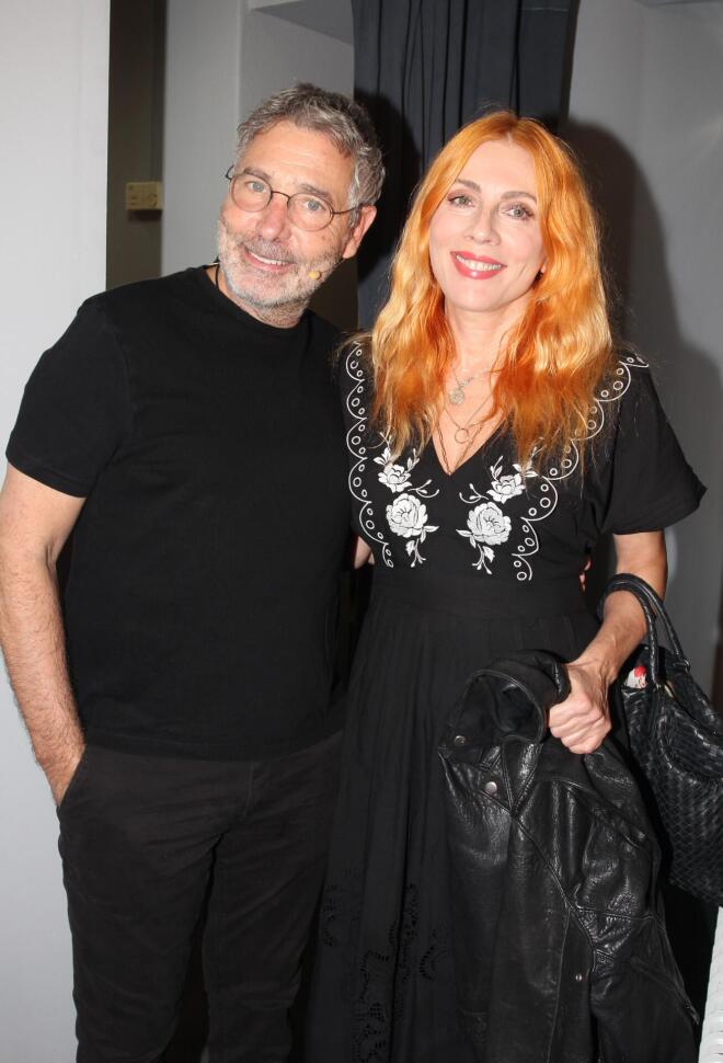 Ο Θοδωρής Αθερίδης με τη Σμαράγδα Καρύδη στην επίσημη πρεμιέρα της παράστασης, «Μπα Μπαμπά», στο θέατρο Ήβη / NDP Photo Agency