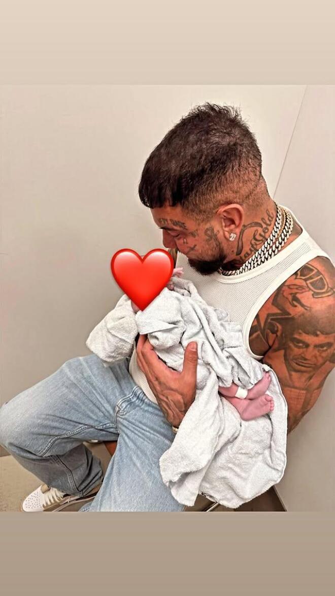 Μπαμπάς ο Snik. H φωτογραφία αγκαλιά με την κόρη του