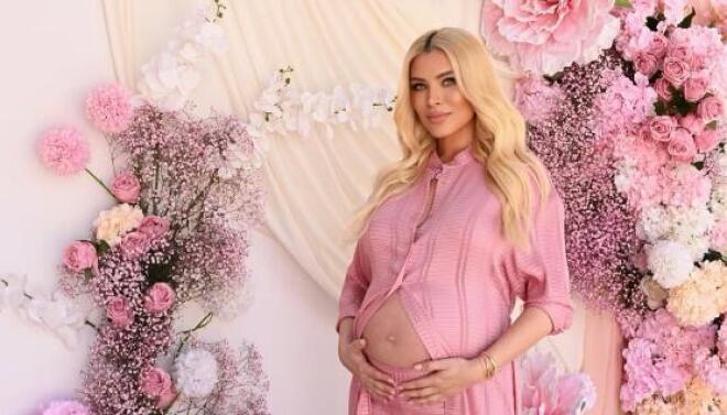 καινουργιου γέννησε