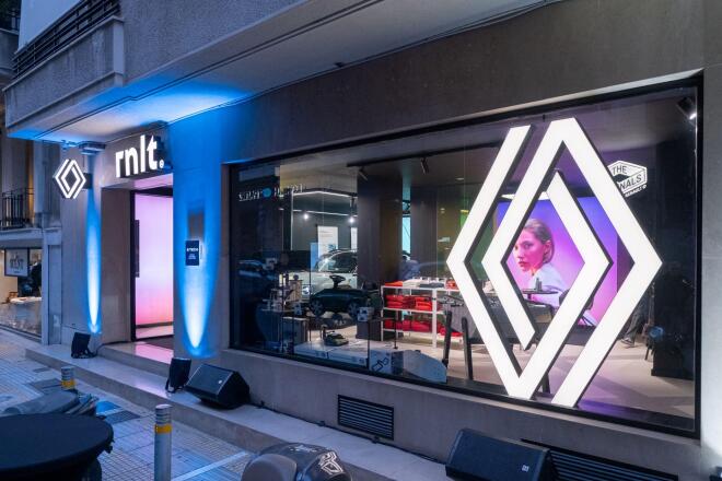 rnlt© Athens: Ένα διαφορετικό κατάστημα της Renault