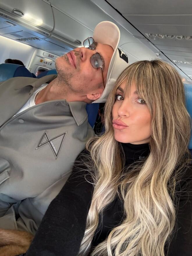 Μπρούνο Τσερέλα - Αθηνά Οικονομάκου: Η selfie μέσα στο αεροπλάνο