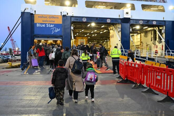 Λιμάνι Πειραιά έξοδος εκδρομέων για Πάσχα 1