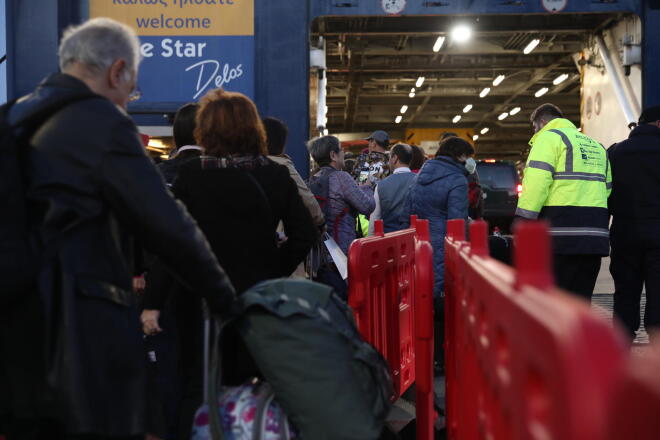 Λιμάνι Πειραιά έξοδος εκδρομέων για Πάσχα 5