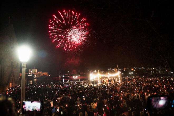 Ανάσταση στον ιερό ναό Ευαγγελισμού, στο λιμάνι της Ροδου / Φωτογραφία: Eurokinissi 
