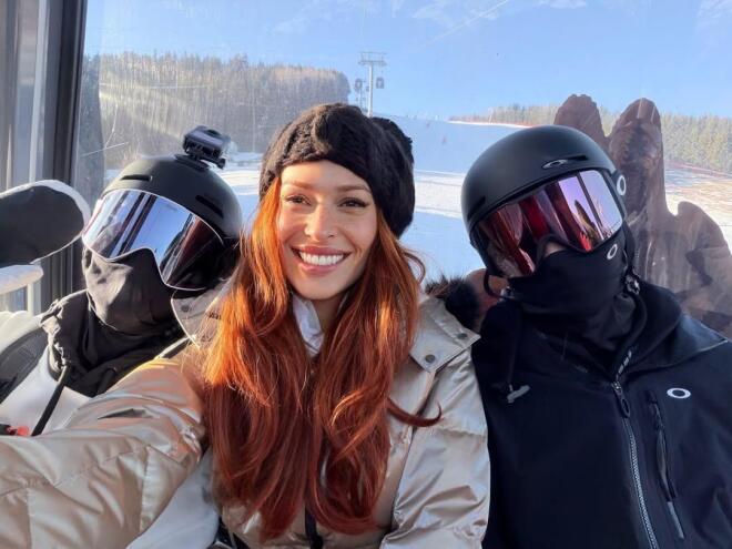 Η Σίσσυ Χρηστίδου με τους γιους της στα χιόνια