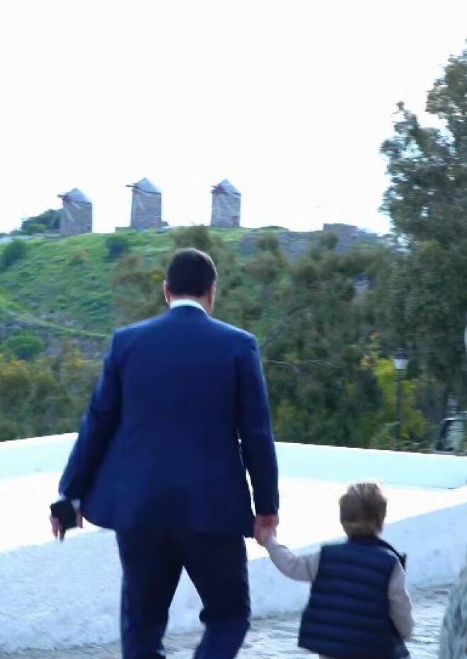 Βασίλης Κικίλιας: Το τρυφερό βίντεο με τον γιο του στην Πάτμο