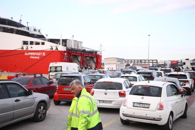 κίνηση στο λιμάνι του Πειραιά για την έξοδο του Πάσχα 2