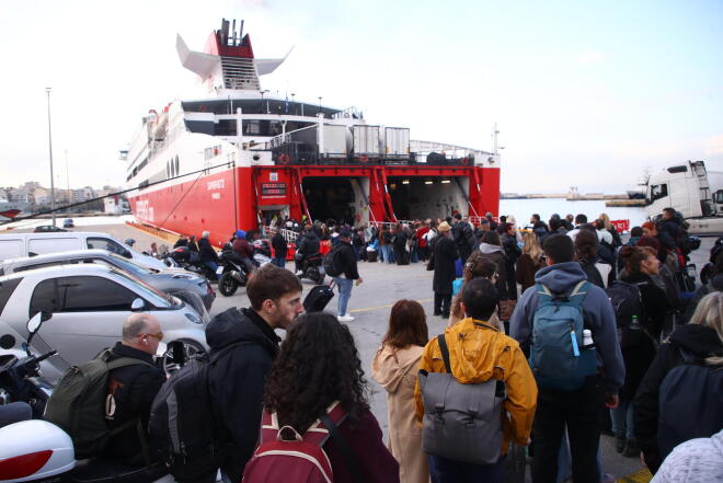 κίνηση στο λιμάνι του Πειραιά για την έξοδο του Πάσχα 1