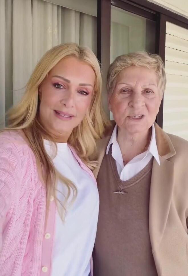 Η Νατάσα Θεοδωρίδου με τη μαμά της, κυρία Σοφία 