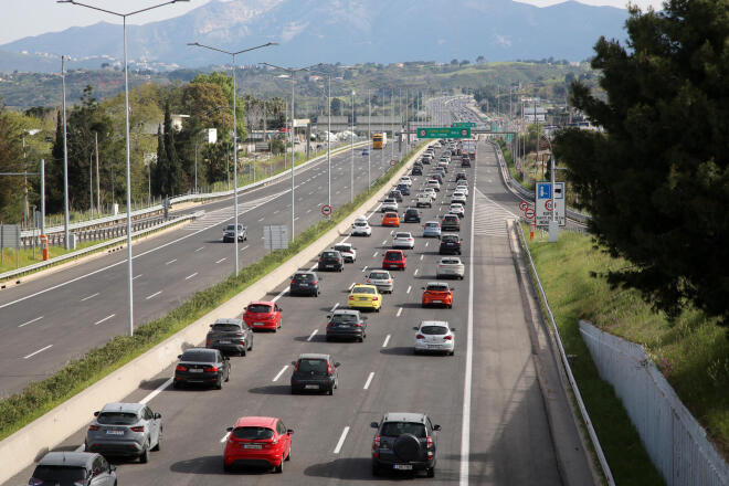 Επιστροφή εκδρομέων: Ουρές χιλιομέτρων στην Αθηνών- Κορίνθου, Αθηνών-Λαμίας