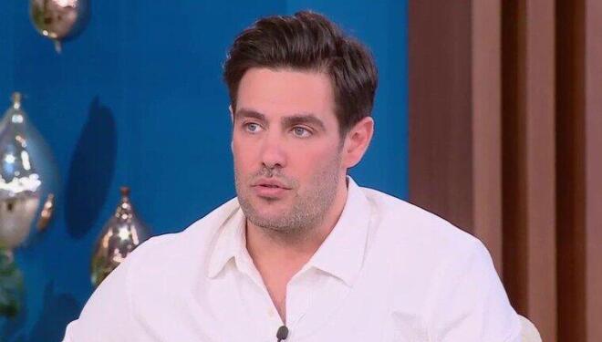 Έλληνας τραγουδιστής: «Δεν ξέρω αν μου ταίριαξε 100% ο Ηλίας Ψινάκης»