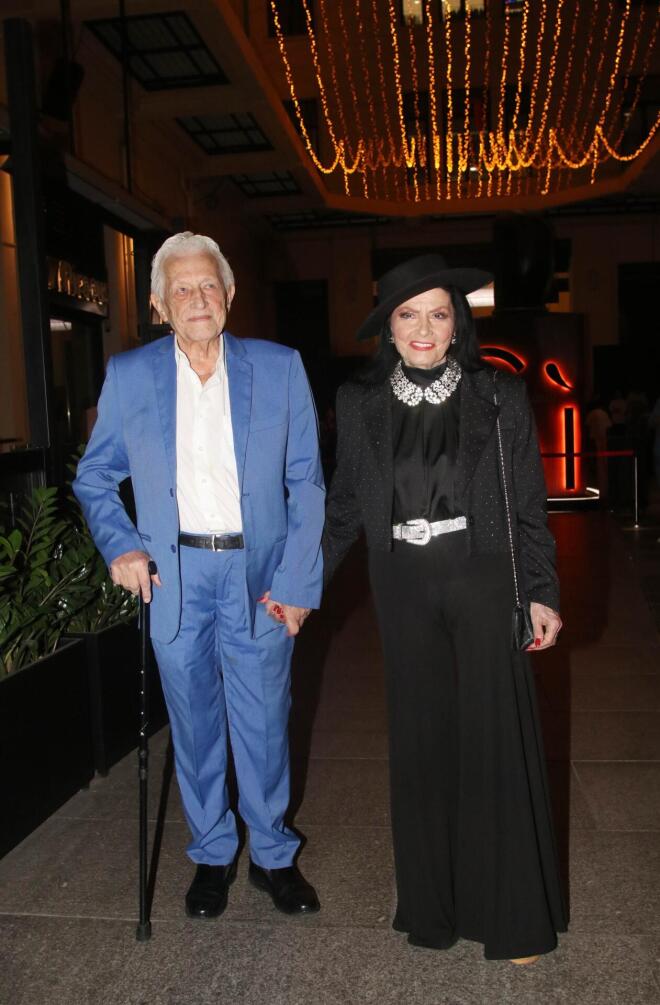 Ζωζώ Σαπουντζάκη: «Δεν θα ενημερωθεί για τον χαμό του» αποκαλύπτει στενή φίλη