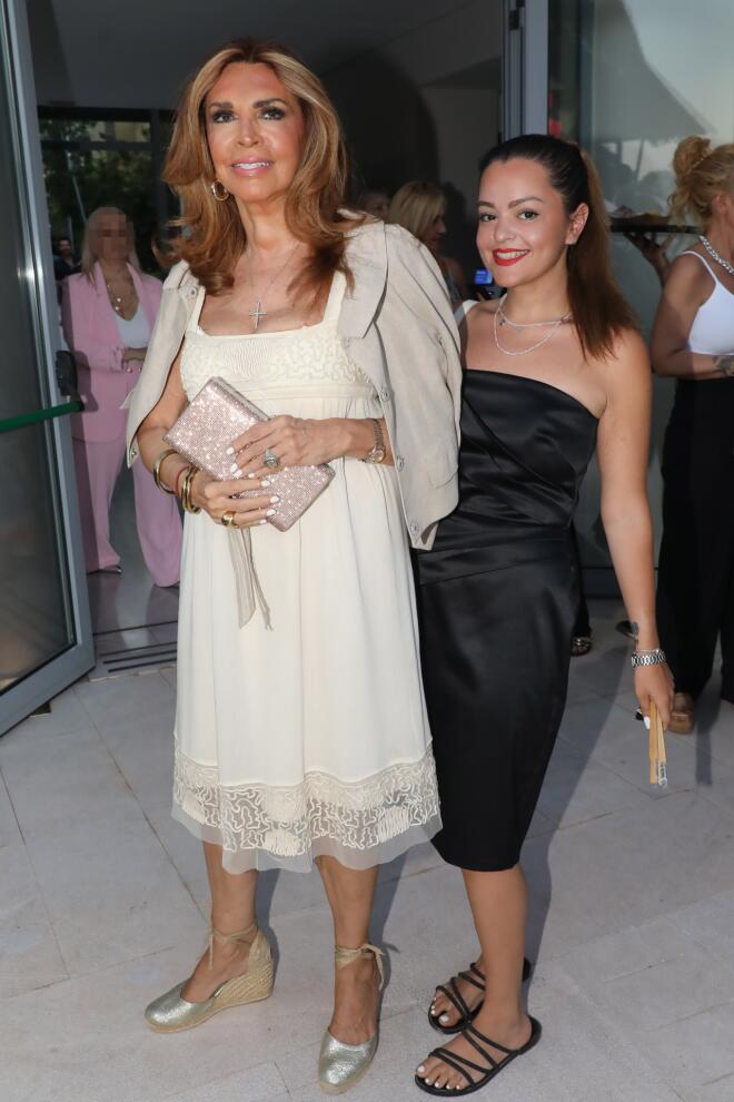 Μιμή Ντενίση: «Η κόρη μου είναι ο πιο μεγάλος σταθμός στη ζωή μου»