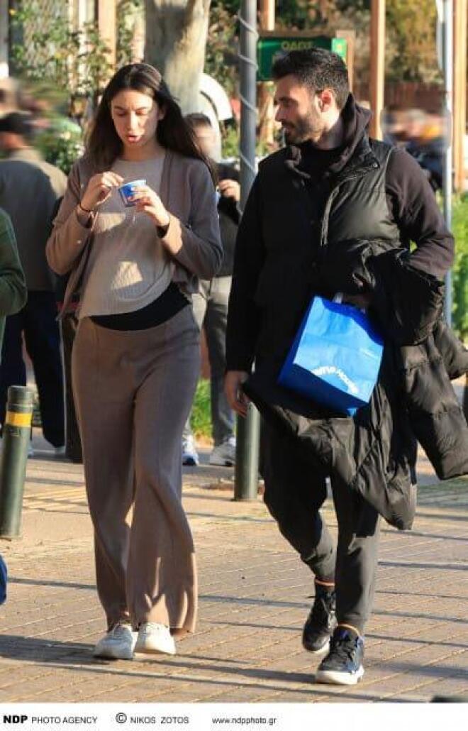 Άννα Πρέλεβιτς: Η χαλαρή βόλτα στη Γλυφάδα με τον σύζυγό της Νικήτα