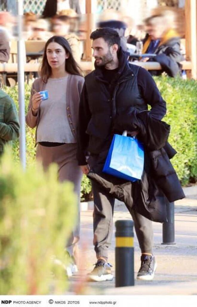 Άννα Πρέλεβιτς: Η χαλαρή βόλτα στη Γλυφάδα με τον σύζυγό της Νικήτα