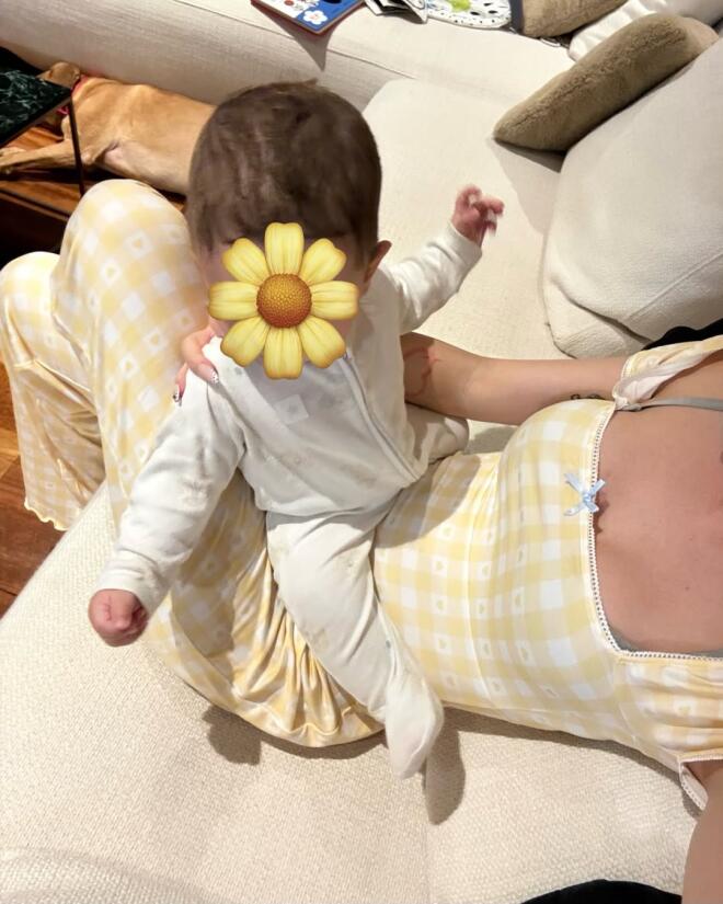 Light - Άννα Θεοδωρίδη: Φωτογραφίζονται με τον έξι μηνών γιο τους